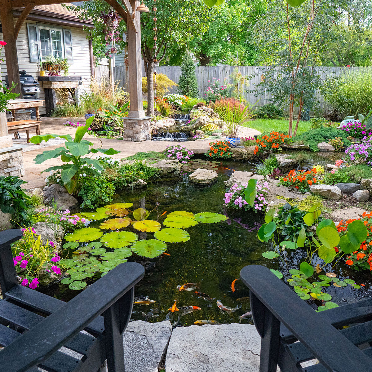 Medium Pond Kit 11' x 16' w / AquaSurge 2000 - 4000 Pond Pump