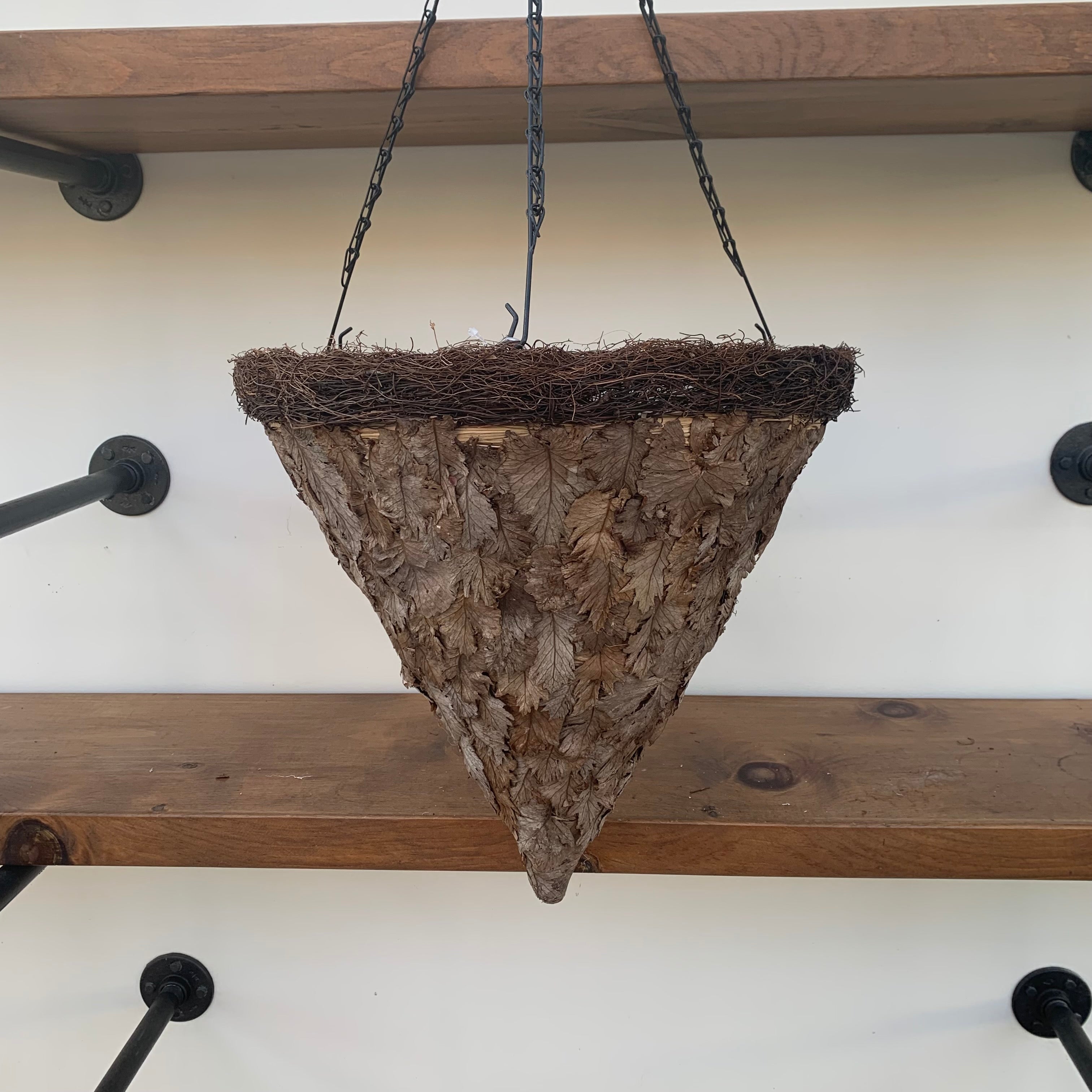 16&quot; Cone Leaf Planter With Black Chain