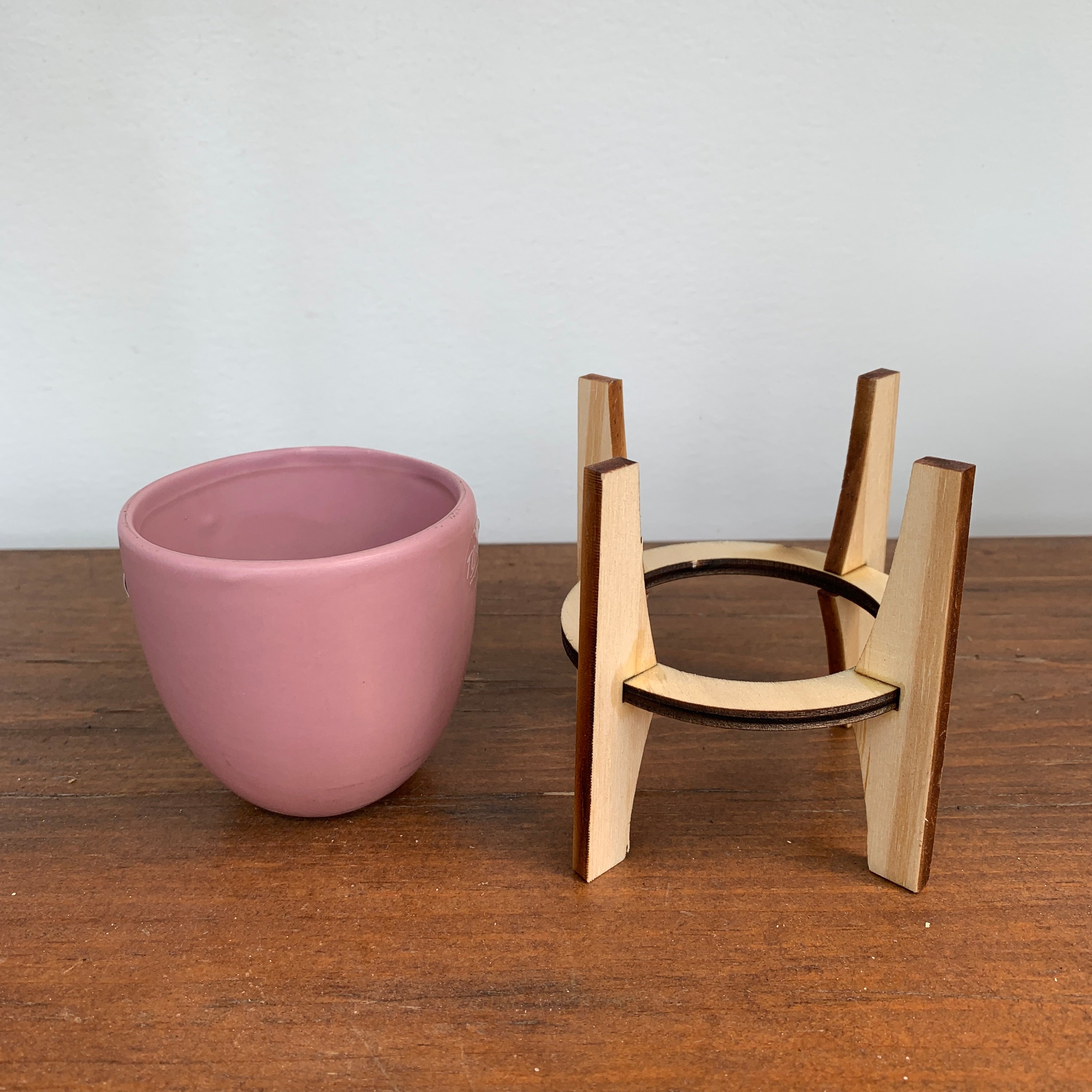 Finland Pot with Wooden Stand - Pink