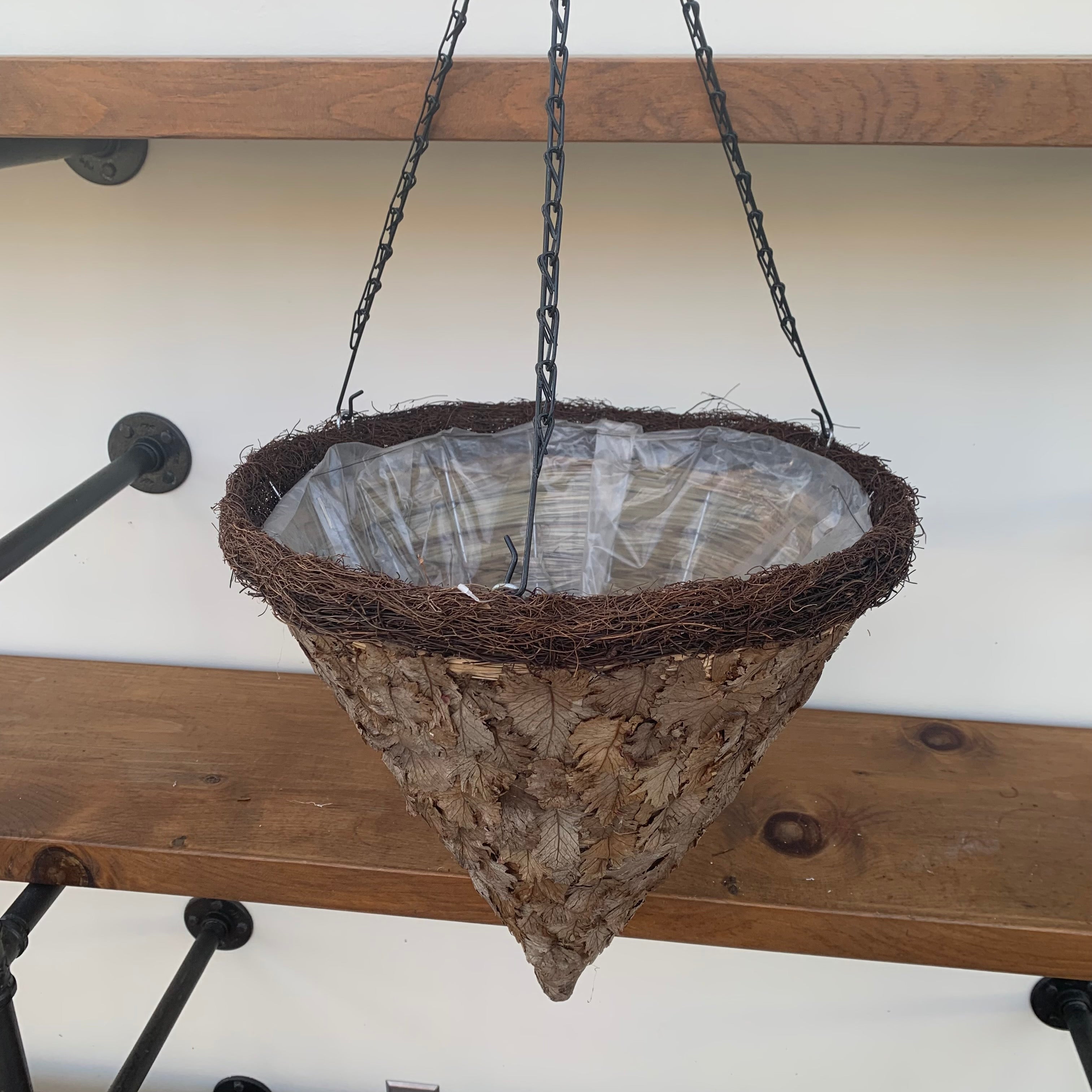 16&quot; Cone Leaf Planter With Black Chain