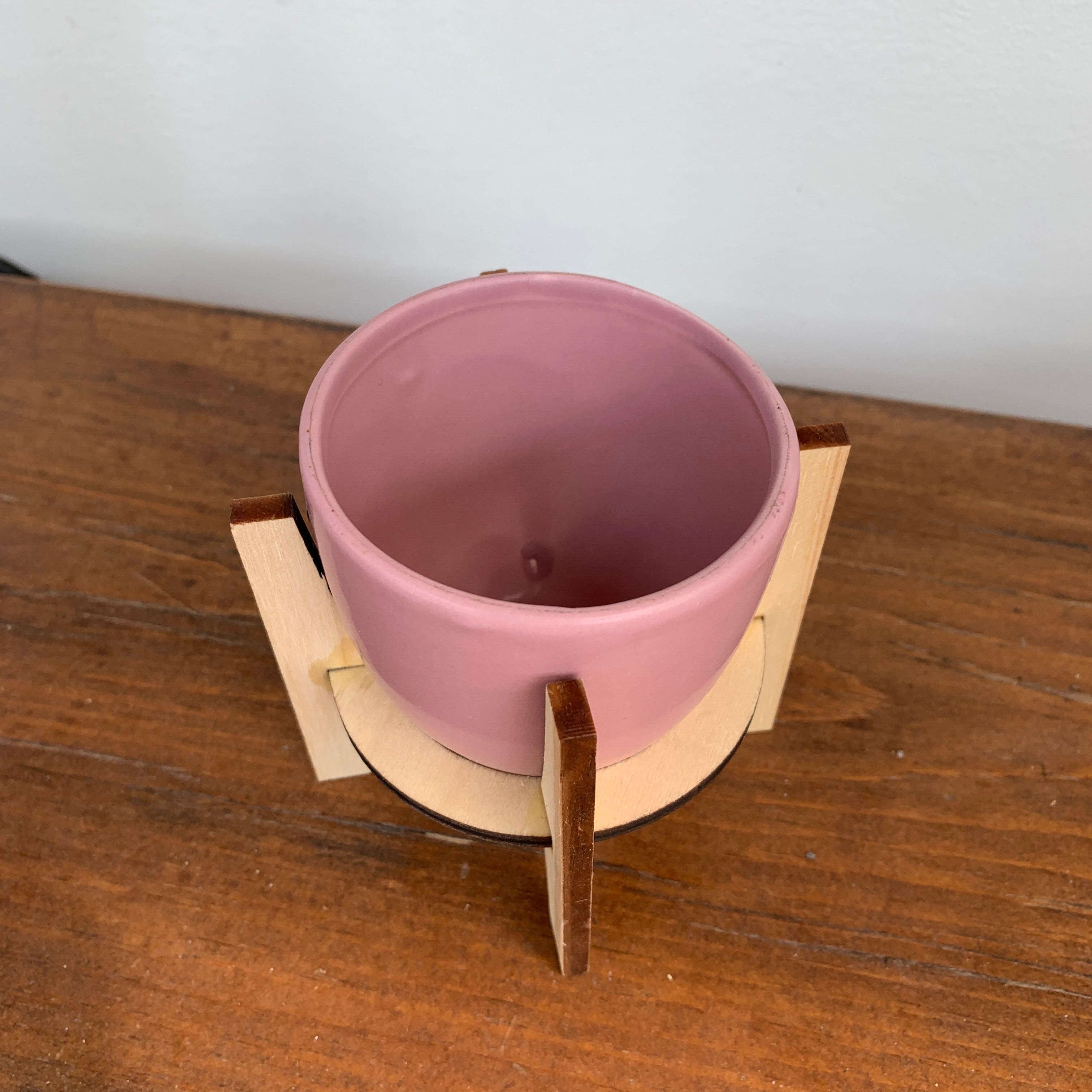 Finland Pot with Wooden Stand - Pink